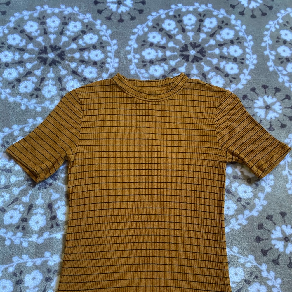 Mustard color yellow skin tight shirt